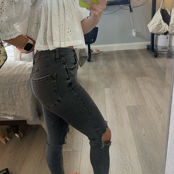 Free People Ripped Knees Skinny Jeans - Picture 4 of 7
